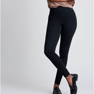 ASSETS by SPANX women’s Leggings. Size. S.  Black